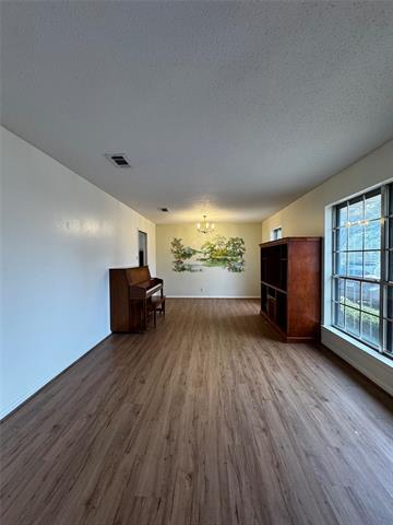Foto del edificio - 3205 Pin Oak Dr