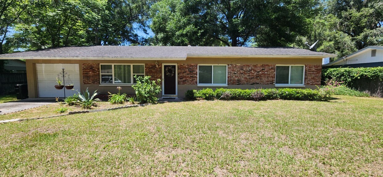 Primary Photo - Charming 3-Bed, 2-Bath Home in Desirable N...