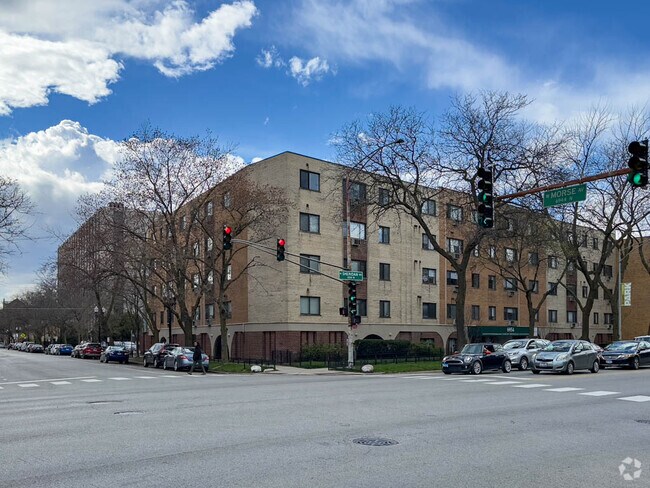 Building Photo - 6954 N Sheridan Rd