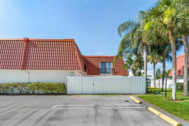 Building Photo - 1402 Harvard Ln