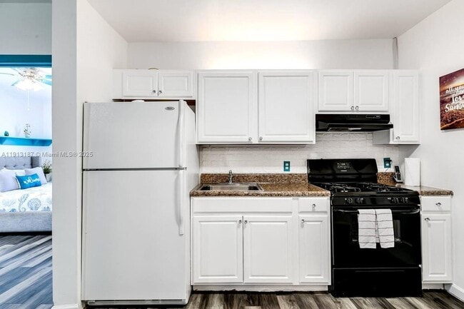 Photo - 1629 Johnson St Apartment