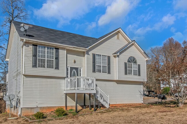 Building Photo - 401 Edgewood Dr