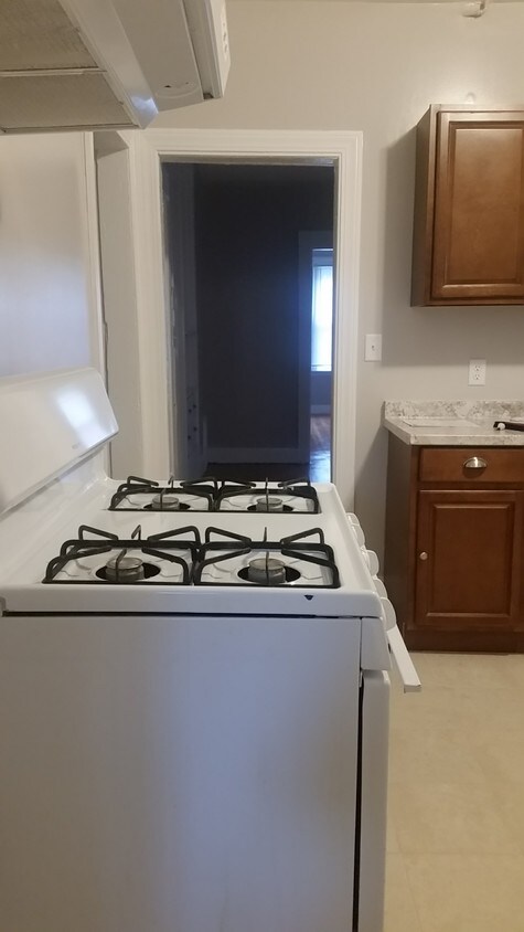 Primary Photo - 20 Crowell St