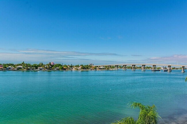 Building Photo - 6085 Bahia Del Mar Cir N