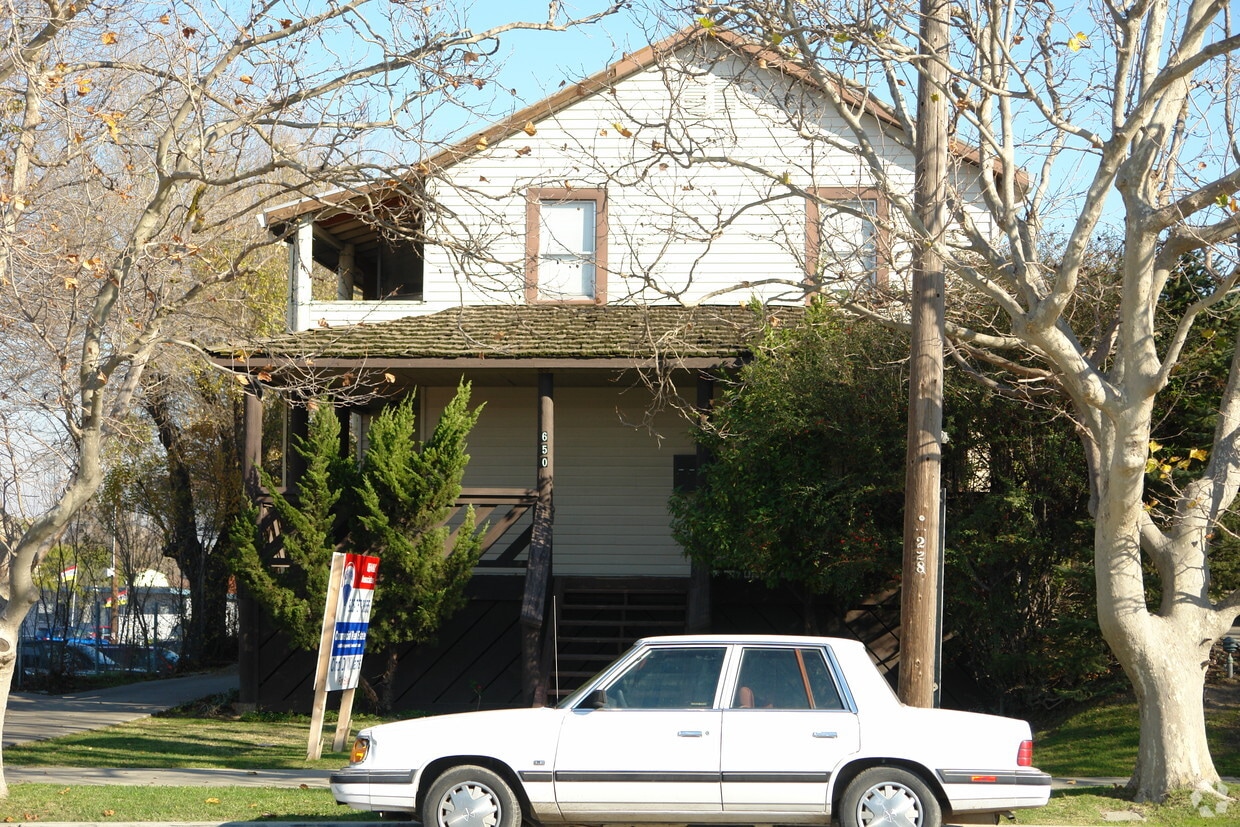 Primary Photo - 650 Main St