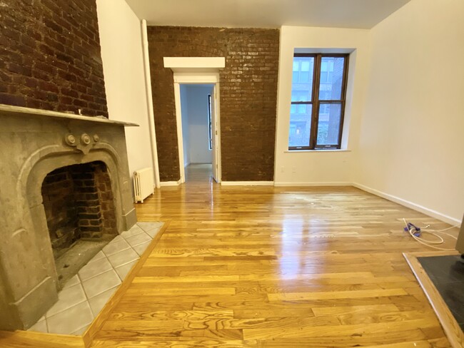 Building Photo - 336 West 14th Street