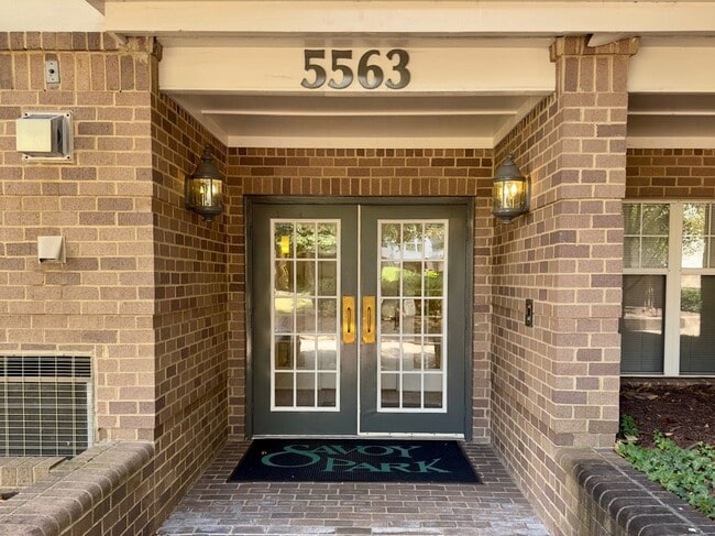 Foto del edificio - 5563 Seminary Rd