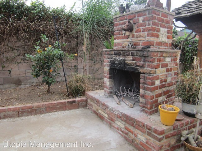 Building Photo - 2086 Finch Ct