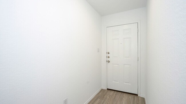 Foto del edificio - Spacious 4-bedroom, 2-bath located in Summerhill subdivision