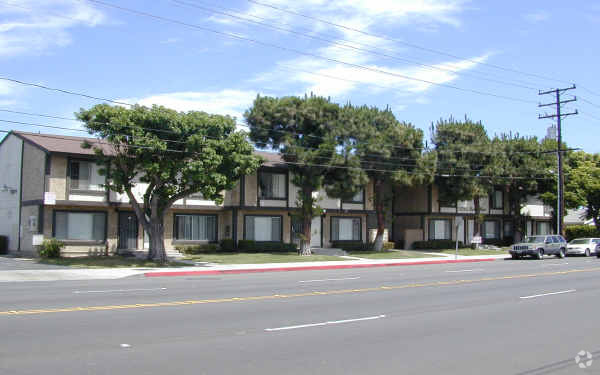 Foto del edificio - Pine Tree Park Apartments