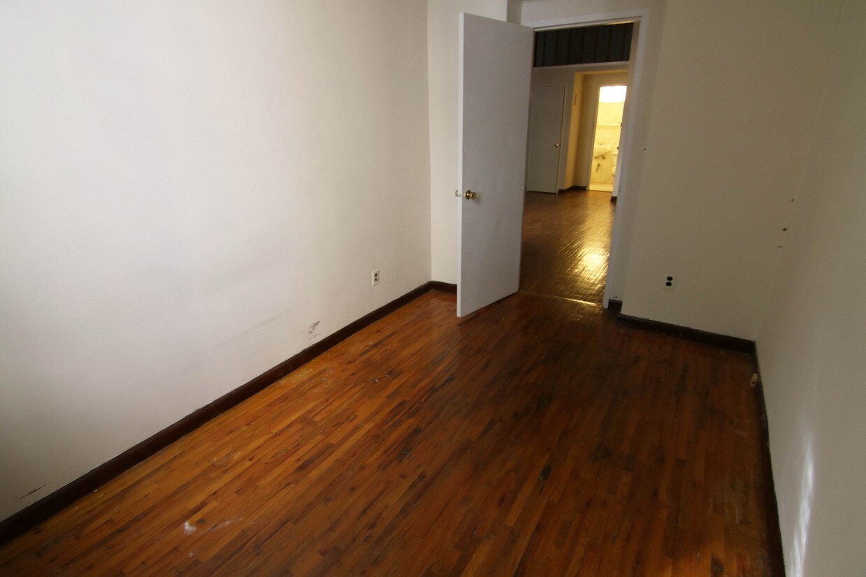 Primary Photo - 127 W 85th St