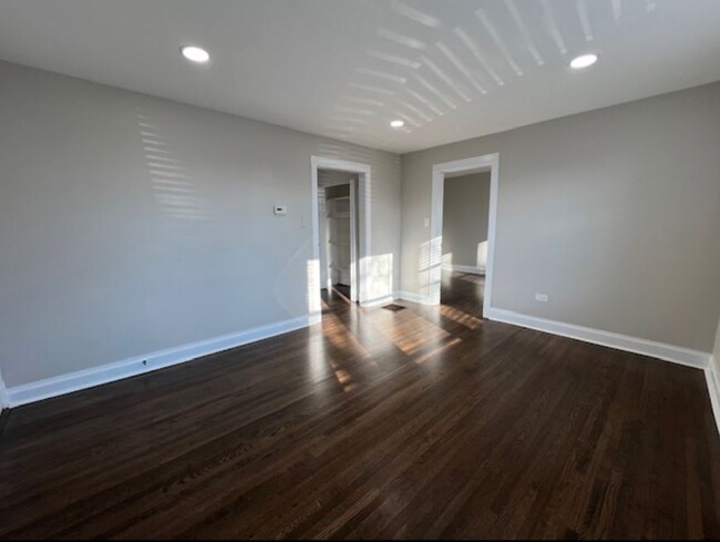 Building Photo - 2652 N Springfield Ave