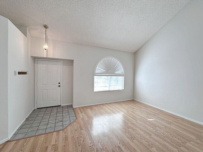 Foto del edificio - 4 BEDROOM 2.5 BATH HOME