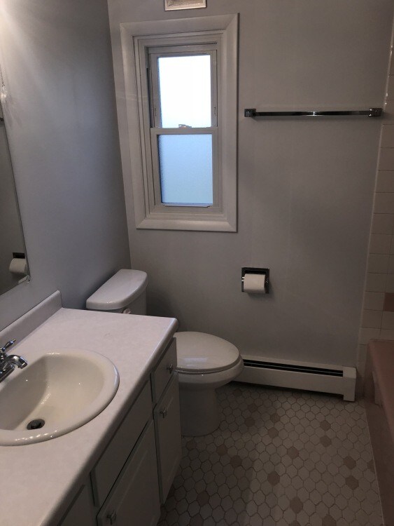 Foto del edificio - 9228 N Woodland Dr