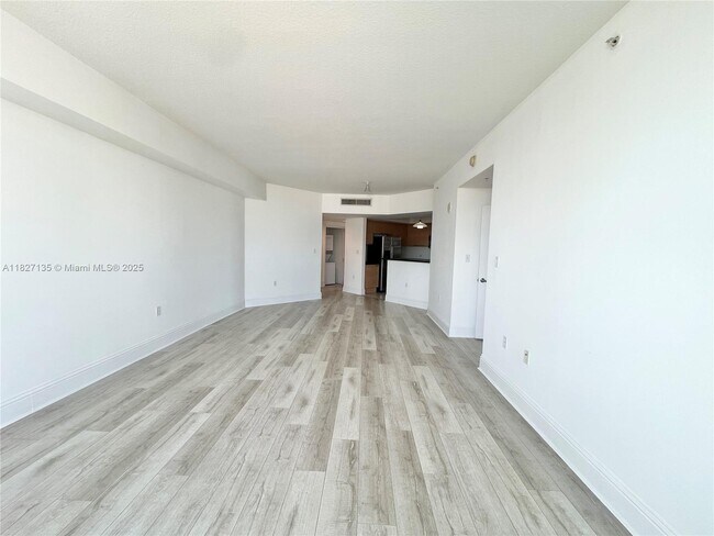 Foto del edificio - 140 S Dixie Hwy