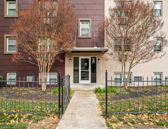 Building Photo - Greene Manor Apartments