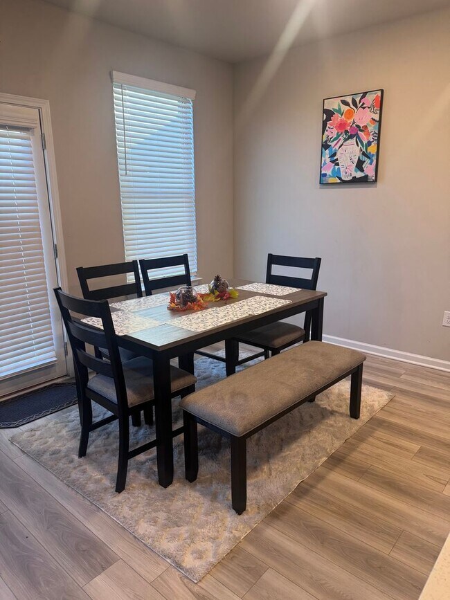 Building Photo - Charming 4BR House in Hampton