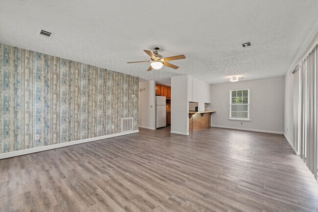 Foto del edificio - 2501 Riverchase Crossing NE