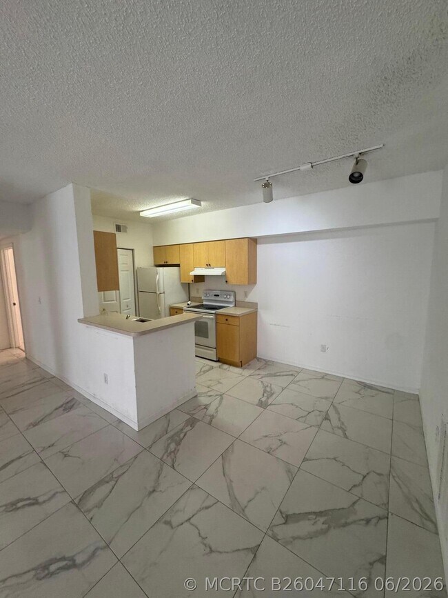 Building Photo - 10330 Fox Trail Rd S