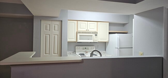 Photo - 3004 Parkway Blvd Apartment