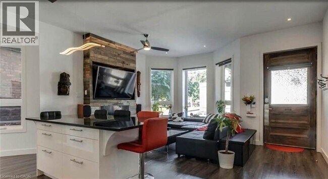 Photo du bâtiment - 12 West Avenue N