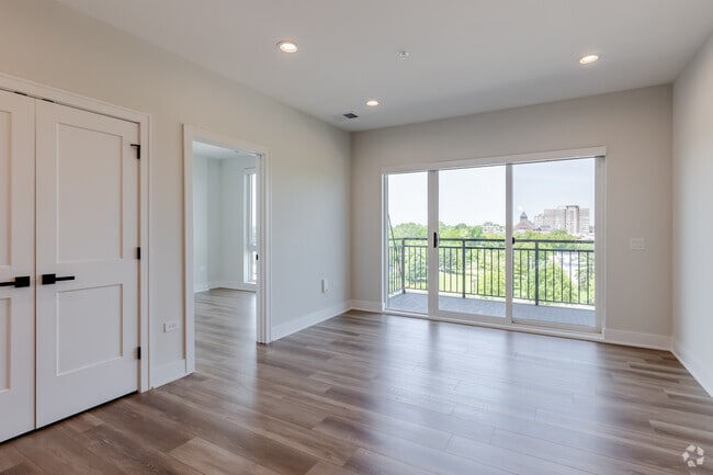 1BR, 1BA - 722-742SF - Living - 4 North Apartments