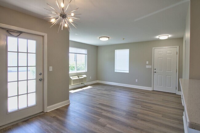 Building Photo - 226 Bertram Dr