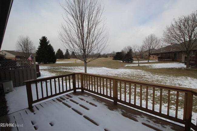 Building Photo - 45710 Meadows Cir W