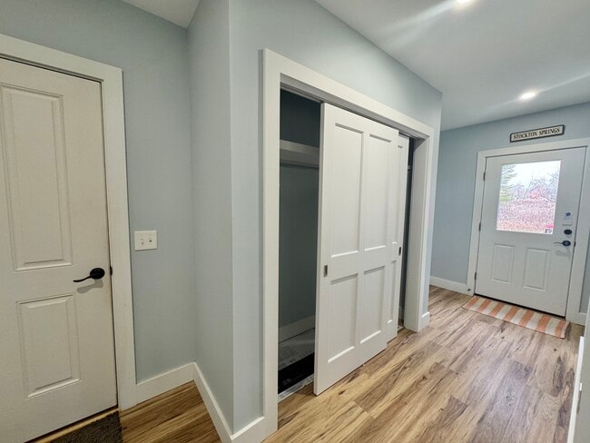 Foto del edificio - 49 Fort Point Cove Rd