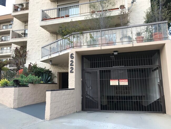 Foto del edificio - 622 S Barrington Ave