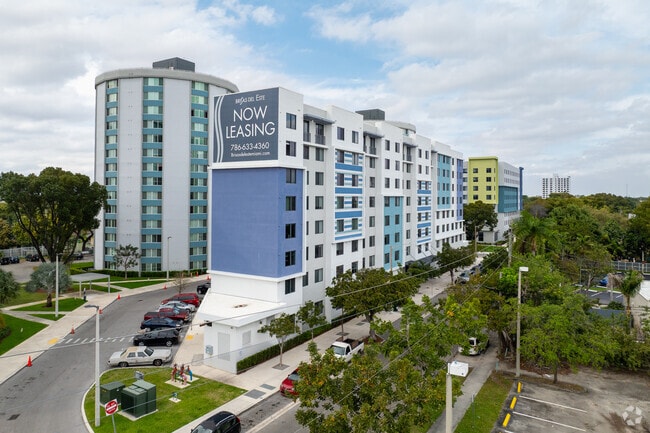 Building Photo - Brisas del Este