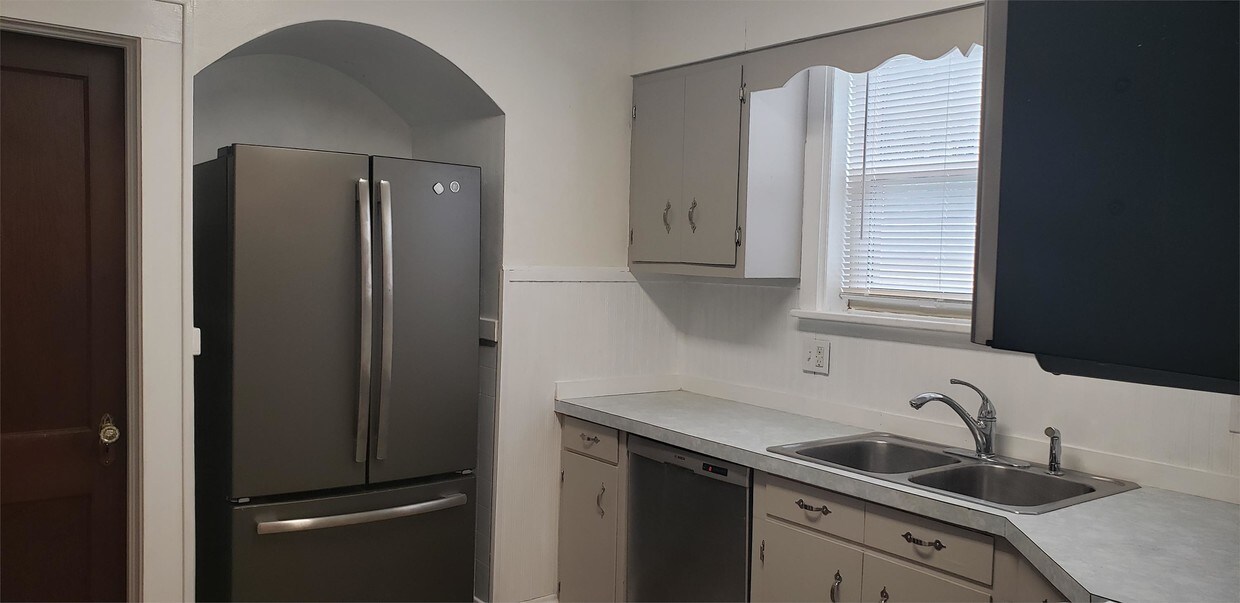 Building Photo - 128 Fayton Ave