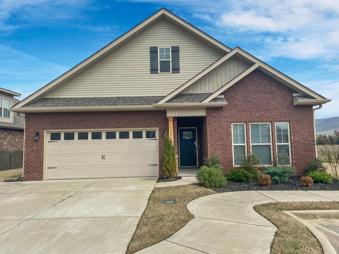 Primary Photo - 3037 Greenway Cir SE