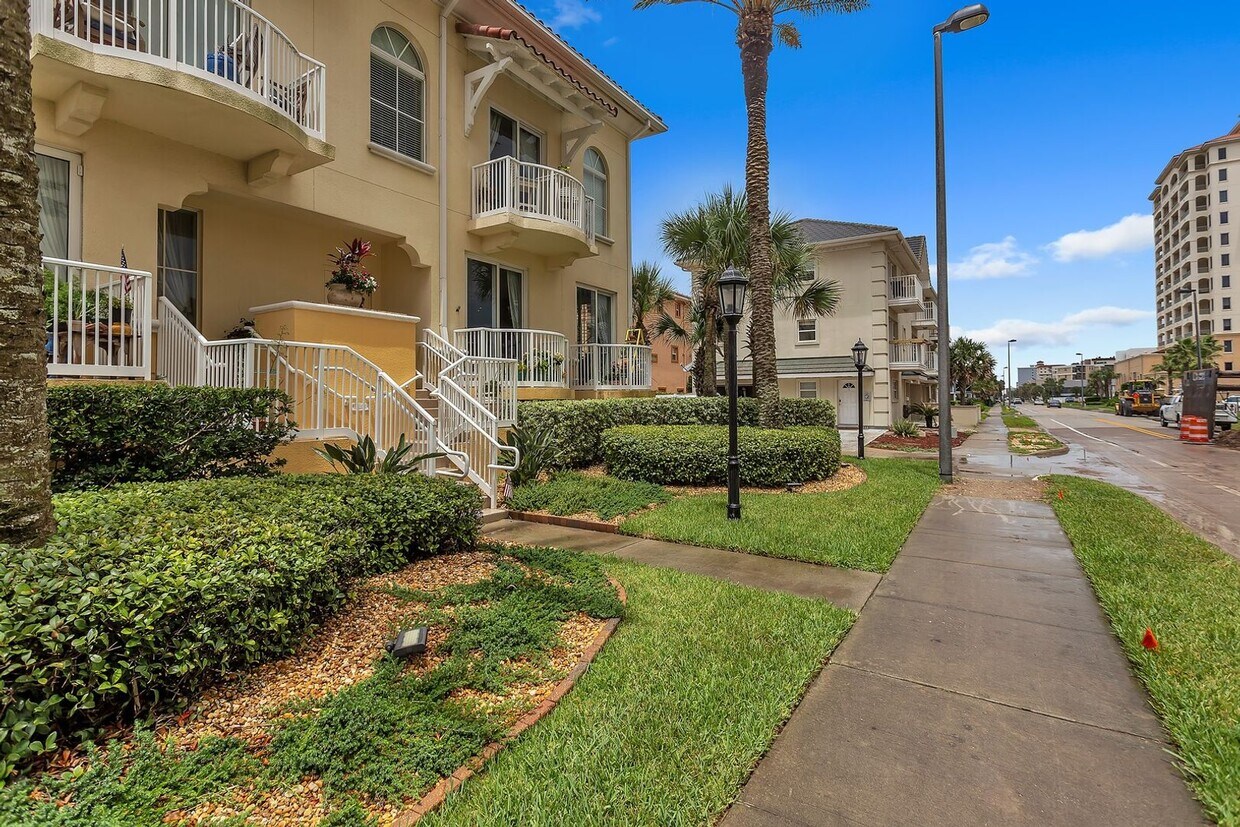 Primary Photo - 3/2.5 Available With Ocean Views with 2 ca...