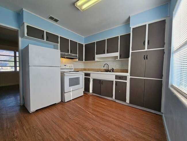 Building Photo - Another amazing 4 bedroom 2 bath rental in...
