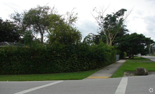 Foto del edificio - 15105 Harding Ln