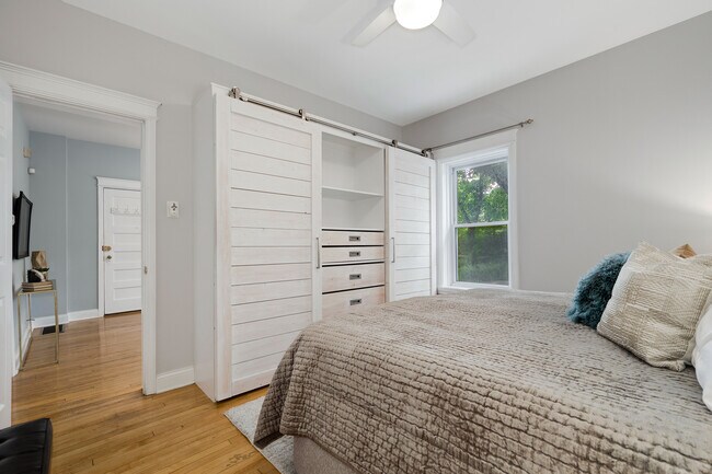 Foto del edificio - 3805 N Ravenswood Ave