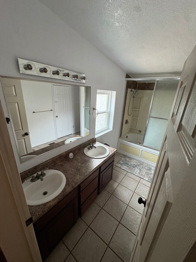 Building Photo - 430 N 300 W