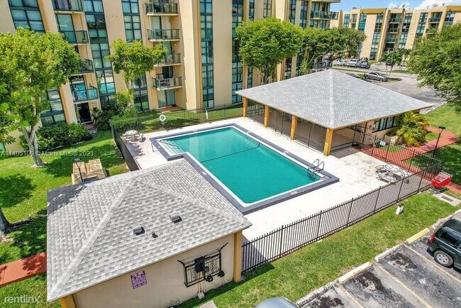 Foto del edificio - 2 br, 2 bath Condo - 11800 SW 18th St # 508-4