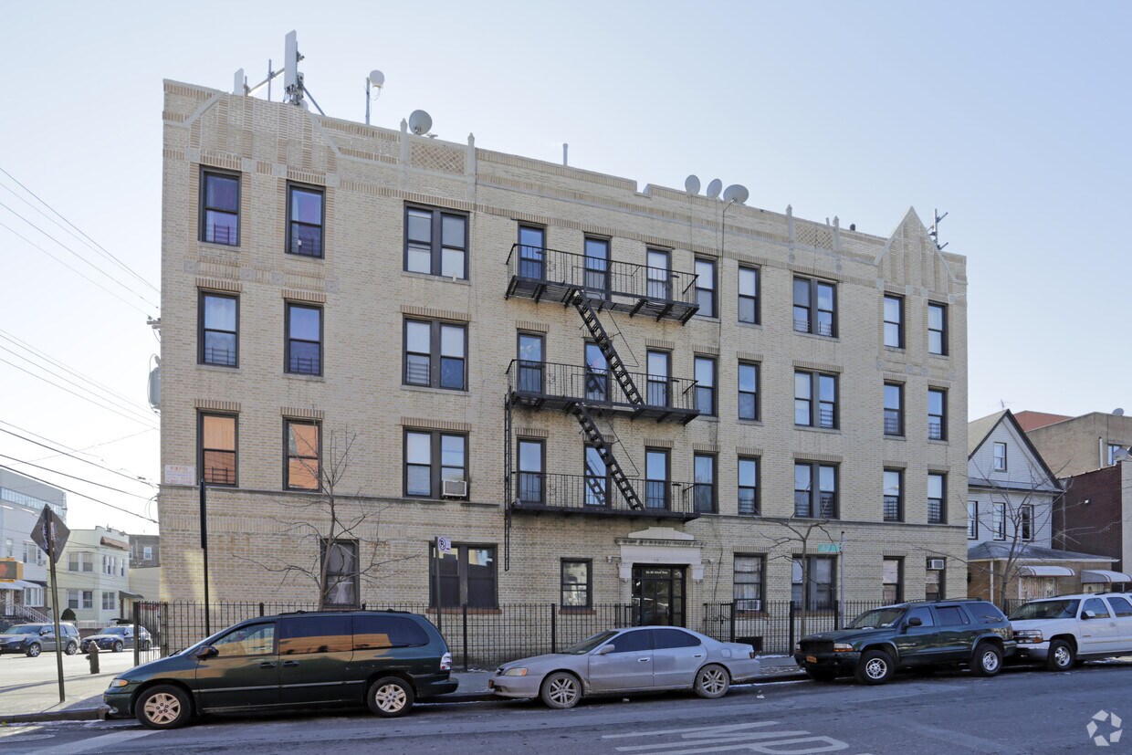 Building Photo - 95-36 42nd Ave