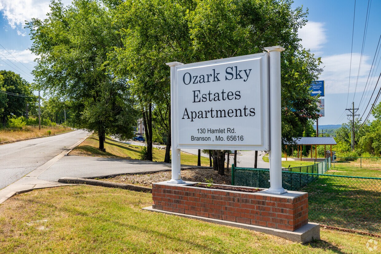 Ozark Sky Estates Rentals in Branson at 124 Hamlet Rd Branson, MO