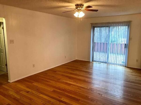 Building Photo - 6882 Foxbend Ct