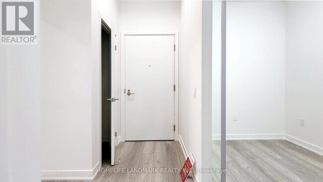 Photo du bâtiment - 110 Broadway Ave