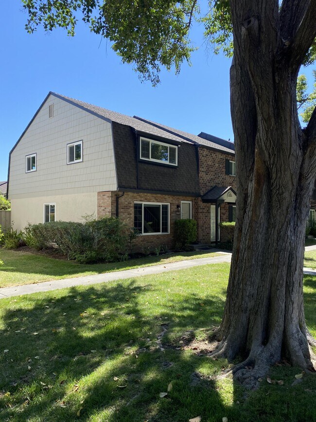 Building Photo - 1486 Carnot Dr