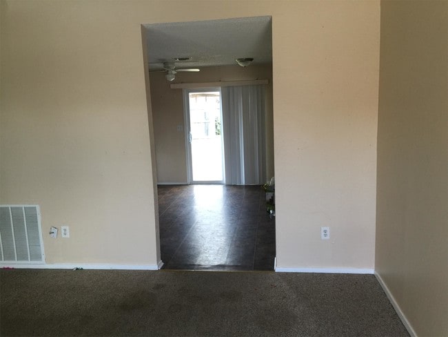 Building Photo - 855 Meadowlark Cir