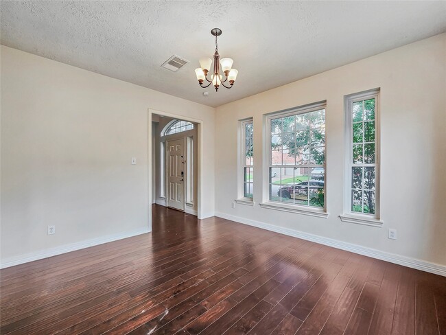 Foto del edificio - 9343 Starfire Ln