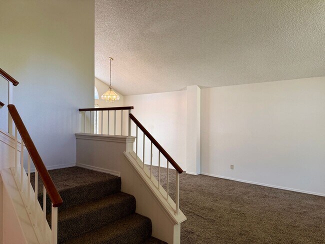 Foto del edificio - 4 Bed, 2.5 Bath Home with 3-Car Garage in Clovis Unified School District