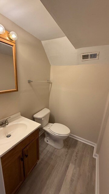 Building Photo - WEST SIDE 5 BR SPLIT LEVEL HOME AVAILABLE NOW!