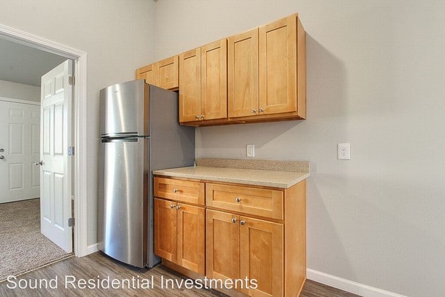 Building Photo - 15001 Woodbrook Dr SW