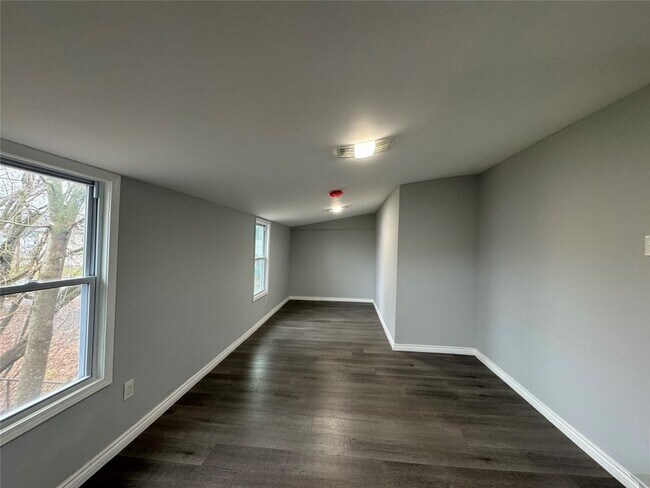 Building Photo - 4 Thorp St